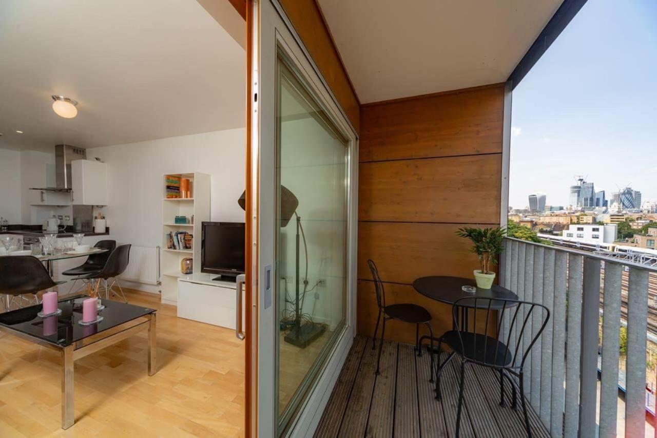 Room With Private Bathroom In A Modern Two Bedroom Two Bathroom Flat Londres Exterior foto