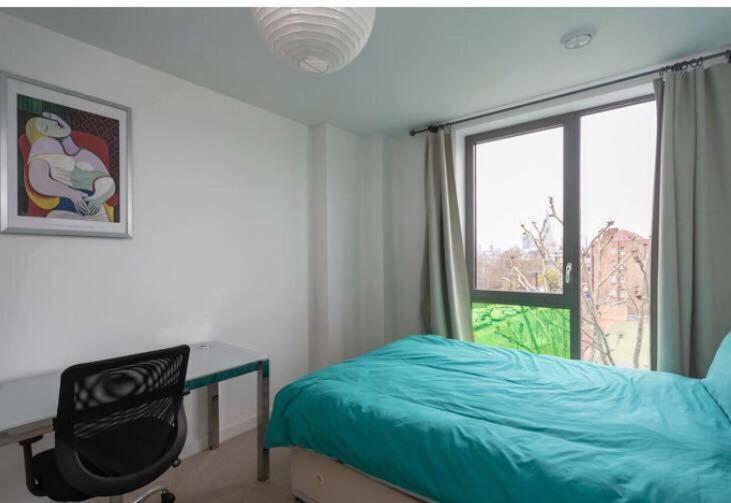 Room With Private Bathroom In A Modern Two Bedroom Two Bathroom Flat Londres Exterior foto